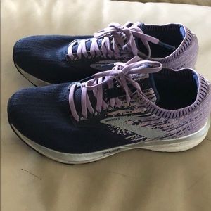 Brooks Ricochet DNA AMP